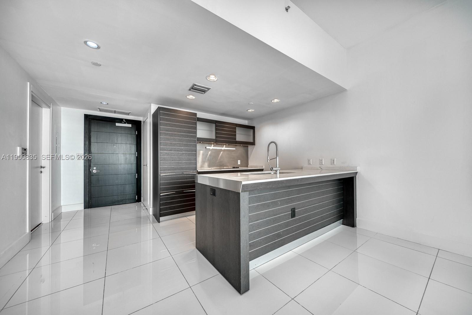 200 Biscayne Boulevard Way #4411, Miami FL 33131