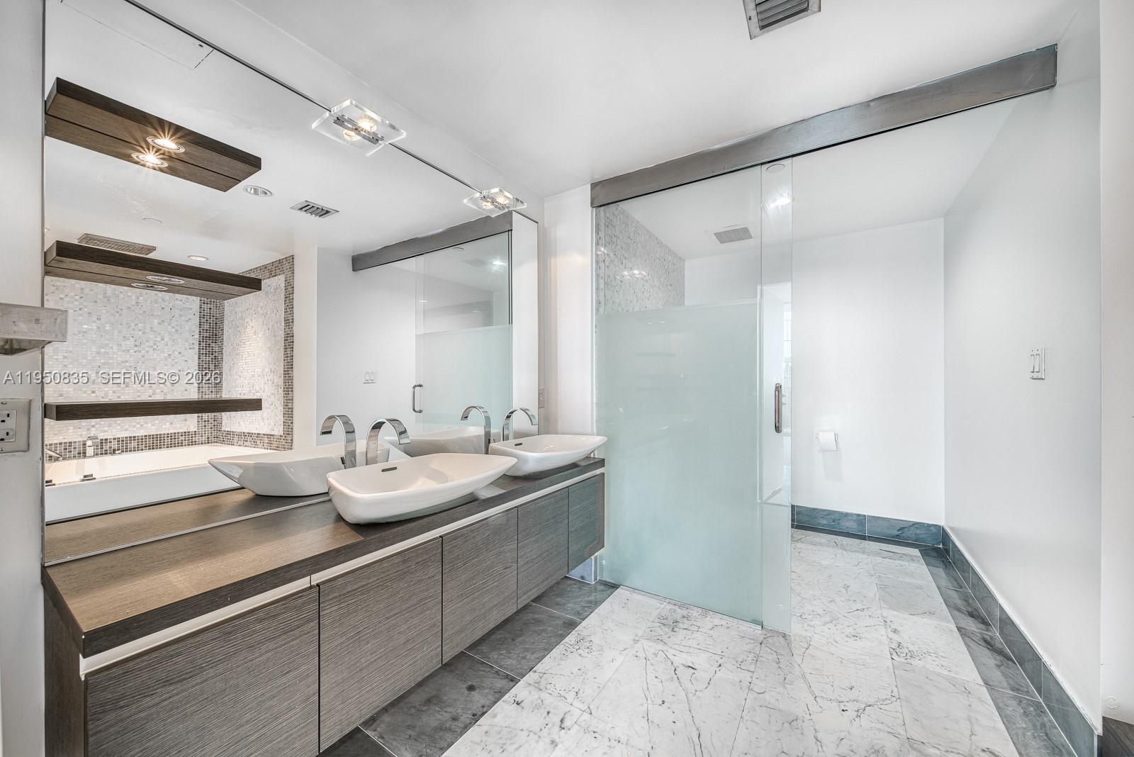 200 Biscayne Boulevard Way #4411, Miami FL 33131