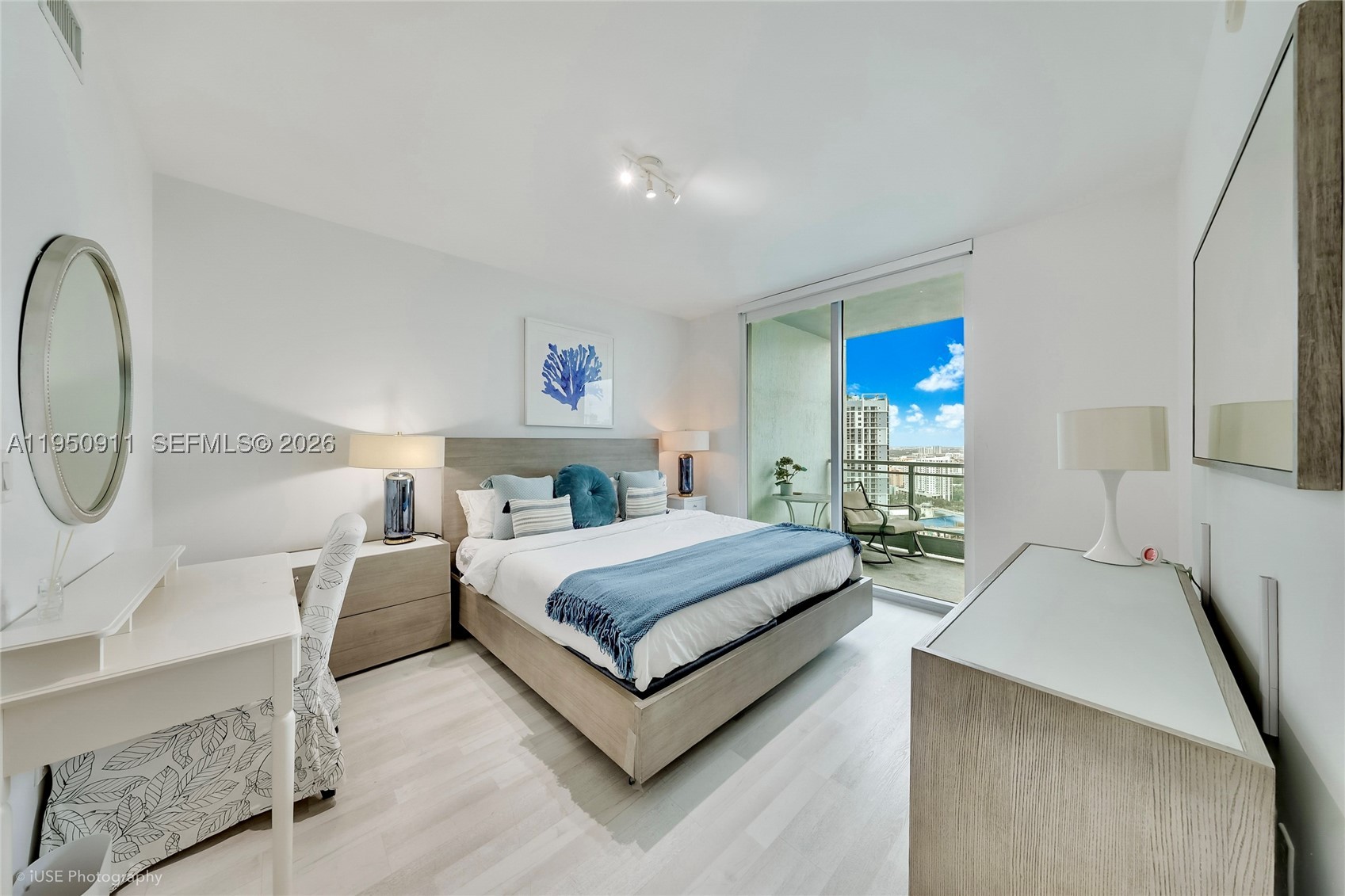 90 SW 3rd St #3109, Miami FL 33130