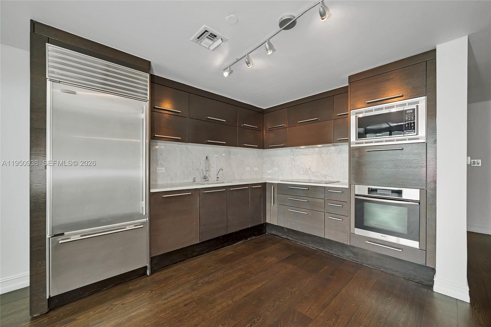 900 BISCAYNE BLVD #909, Miami FL 33132