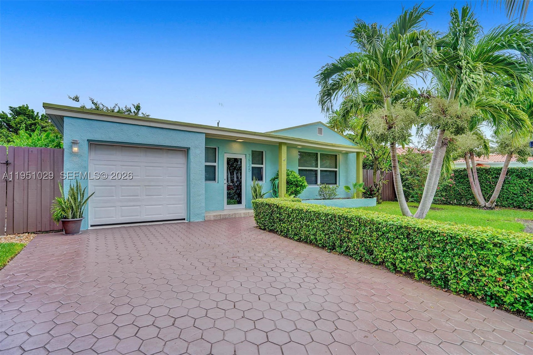 7525 W Treasure Dr, North Bay Village FL 33141