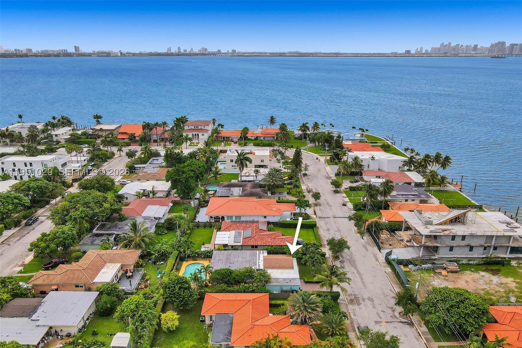 7525 W Treasure Dr, North Bay Village FL 33141