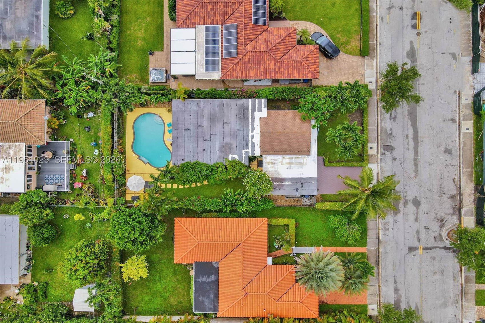 7525 W Treasure Dr, North Bay Village FL 33141