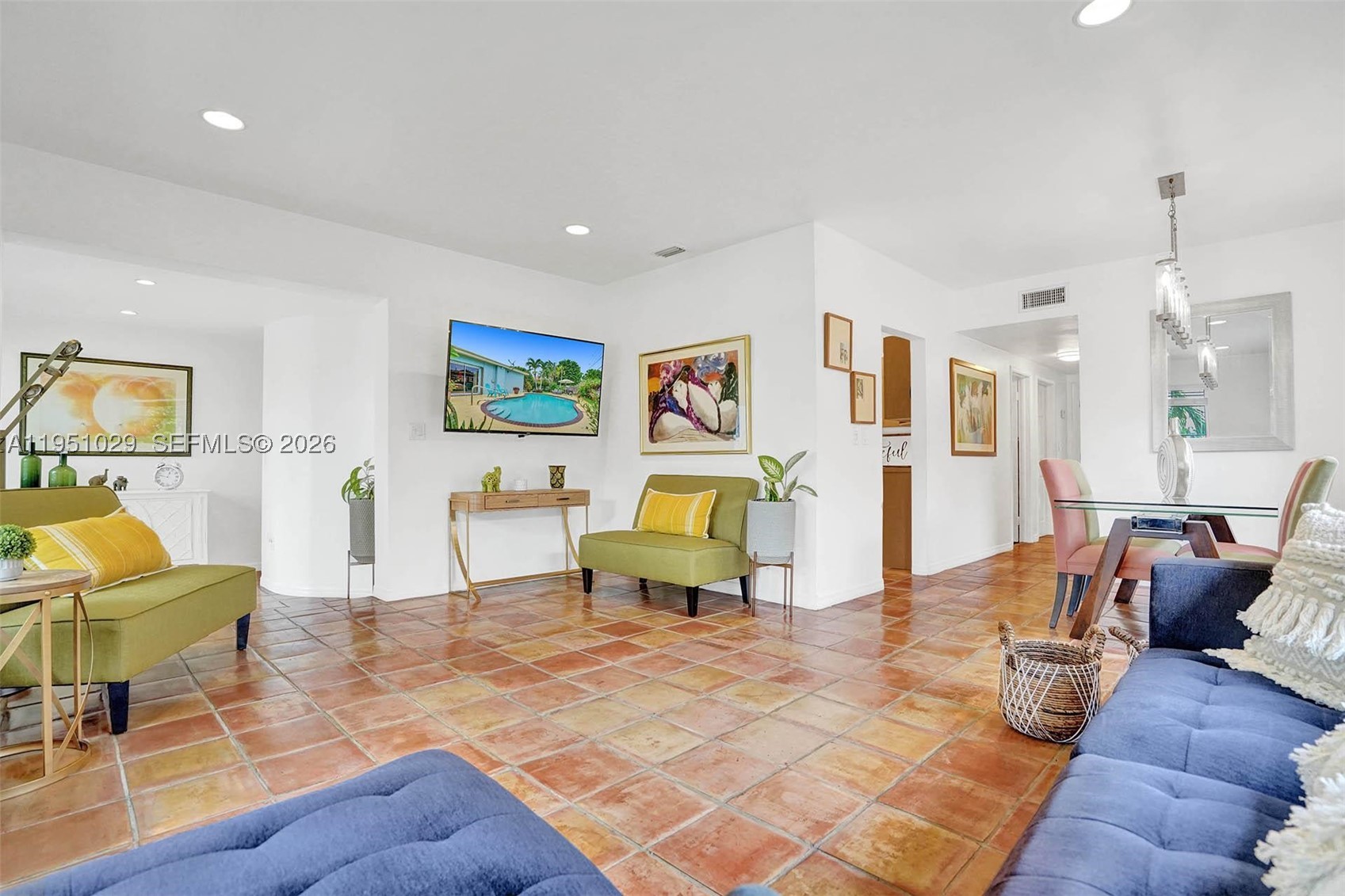 7525 W Treasure Dr, North Bay Village FL 33141