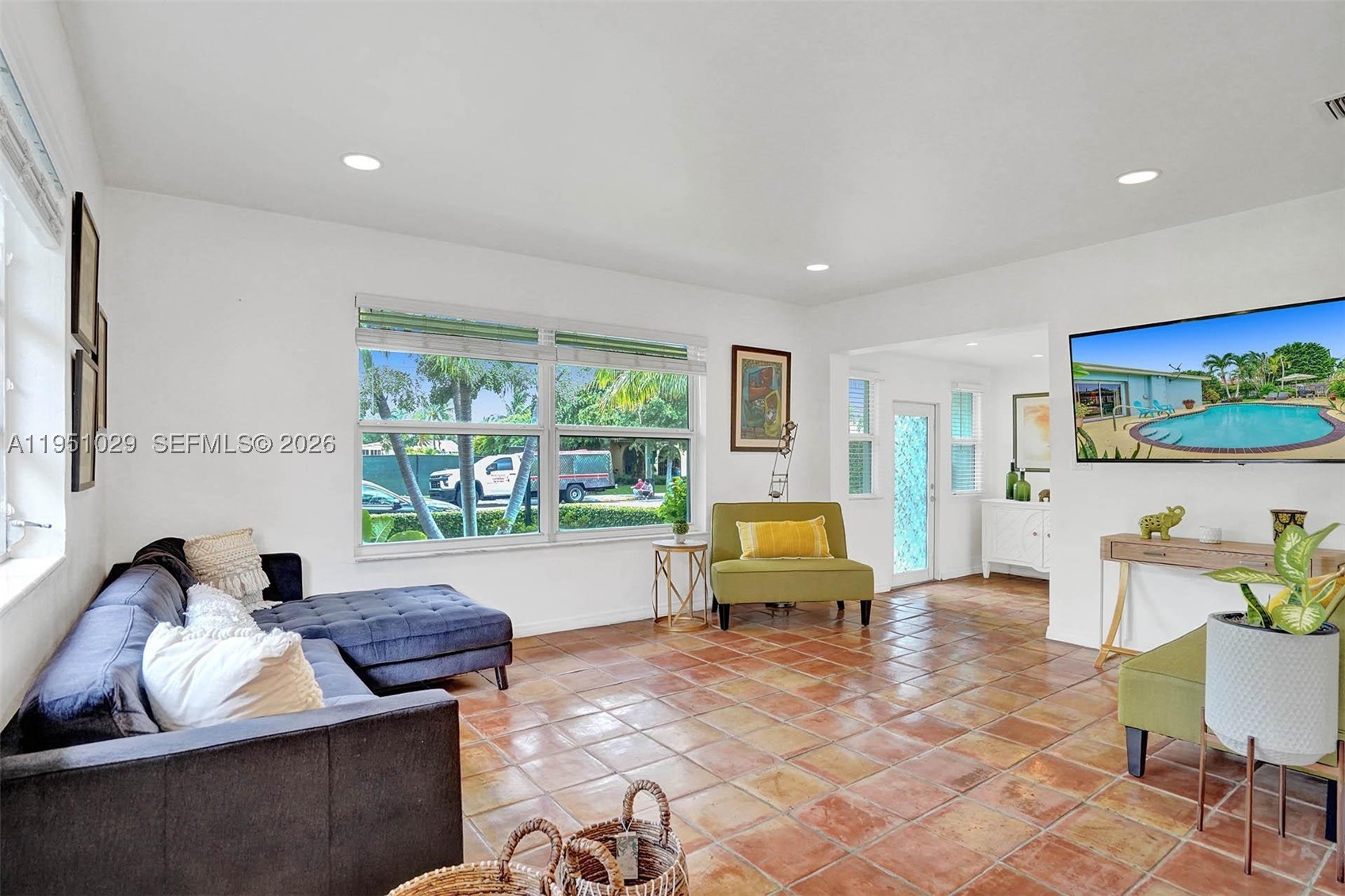 7525 W Treasure Dr, North Bay Village FL 33141