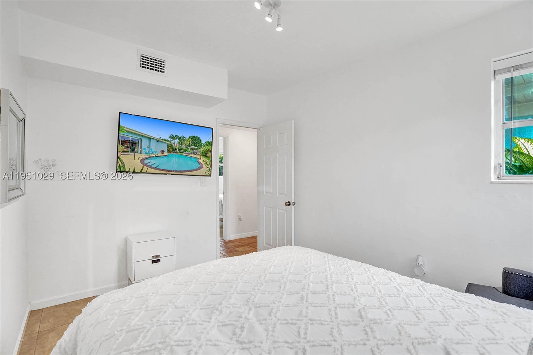 7525 W Treasure Dr, North Bay Village FL 33141