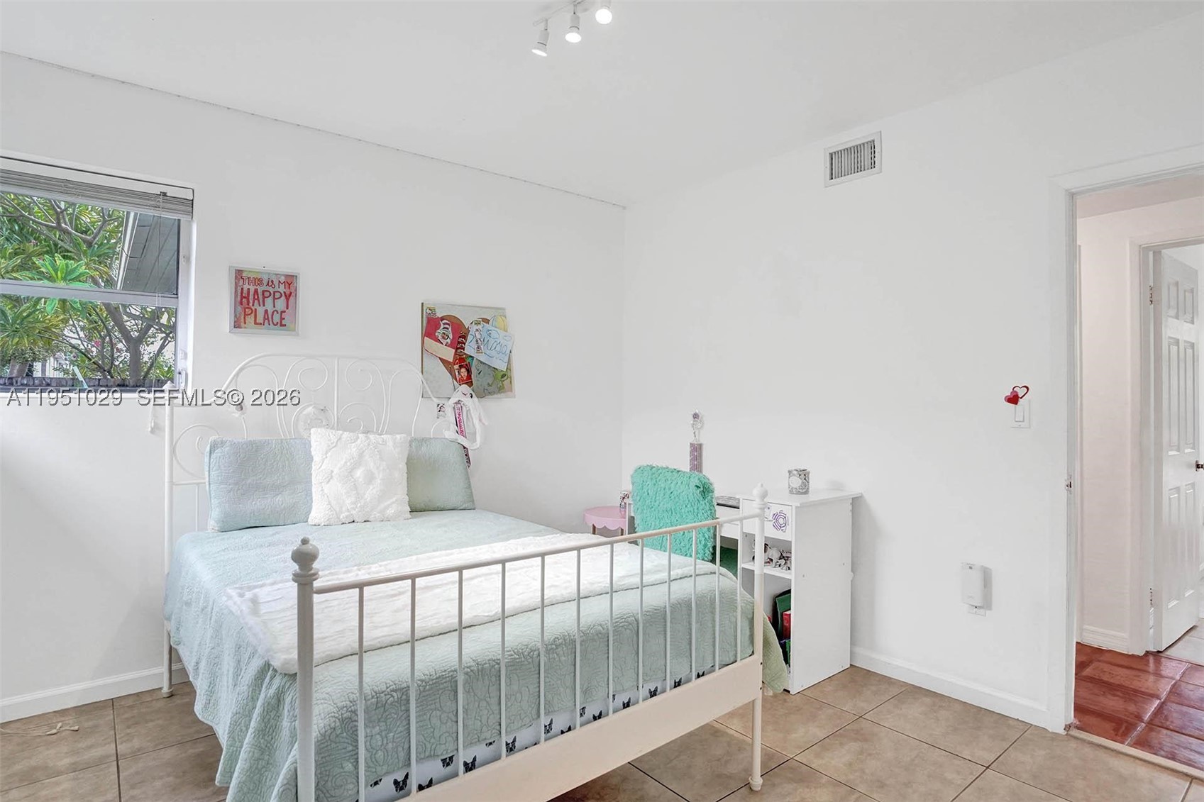 7525 W Treasure Dr, North Bay Village FL 33141