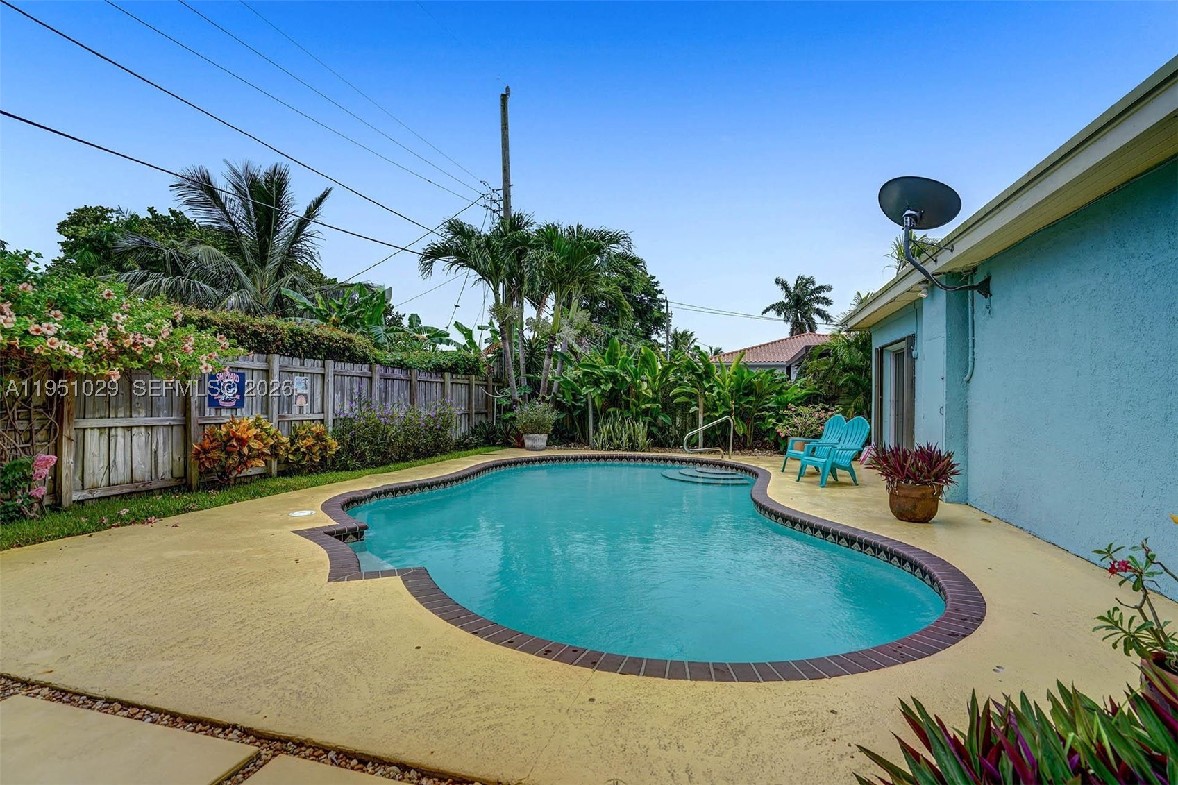 7525 W Treasure Dr, North Bay Village FL 33141