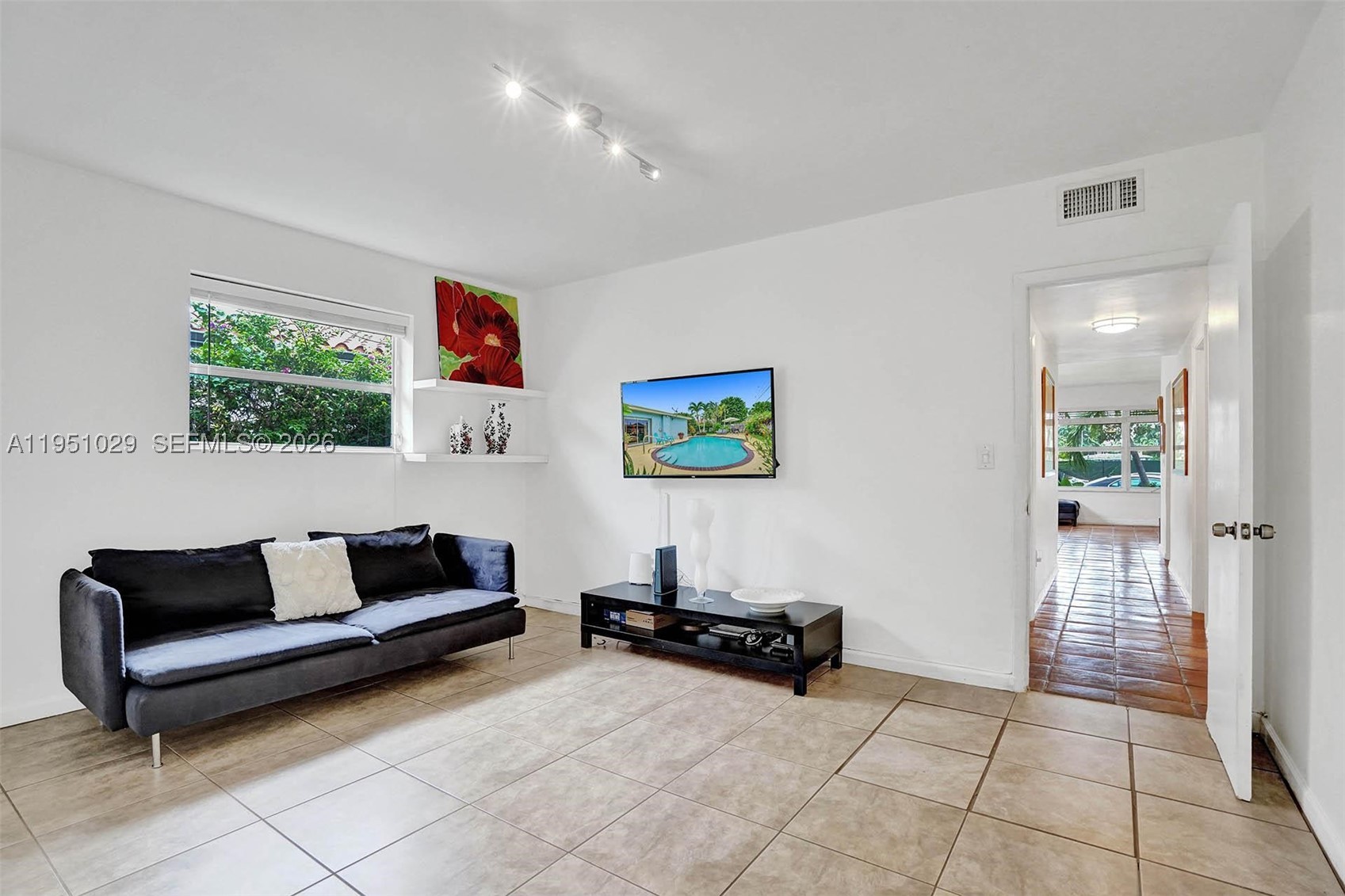 7525 W Treasure Dr, North Bay Village FL 33141