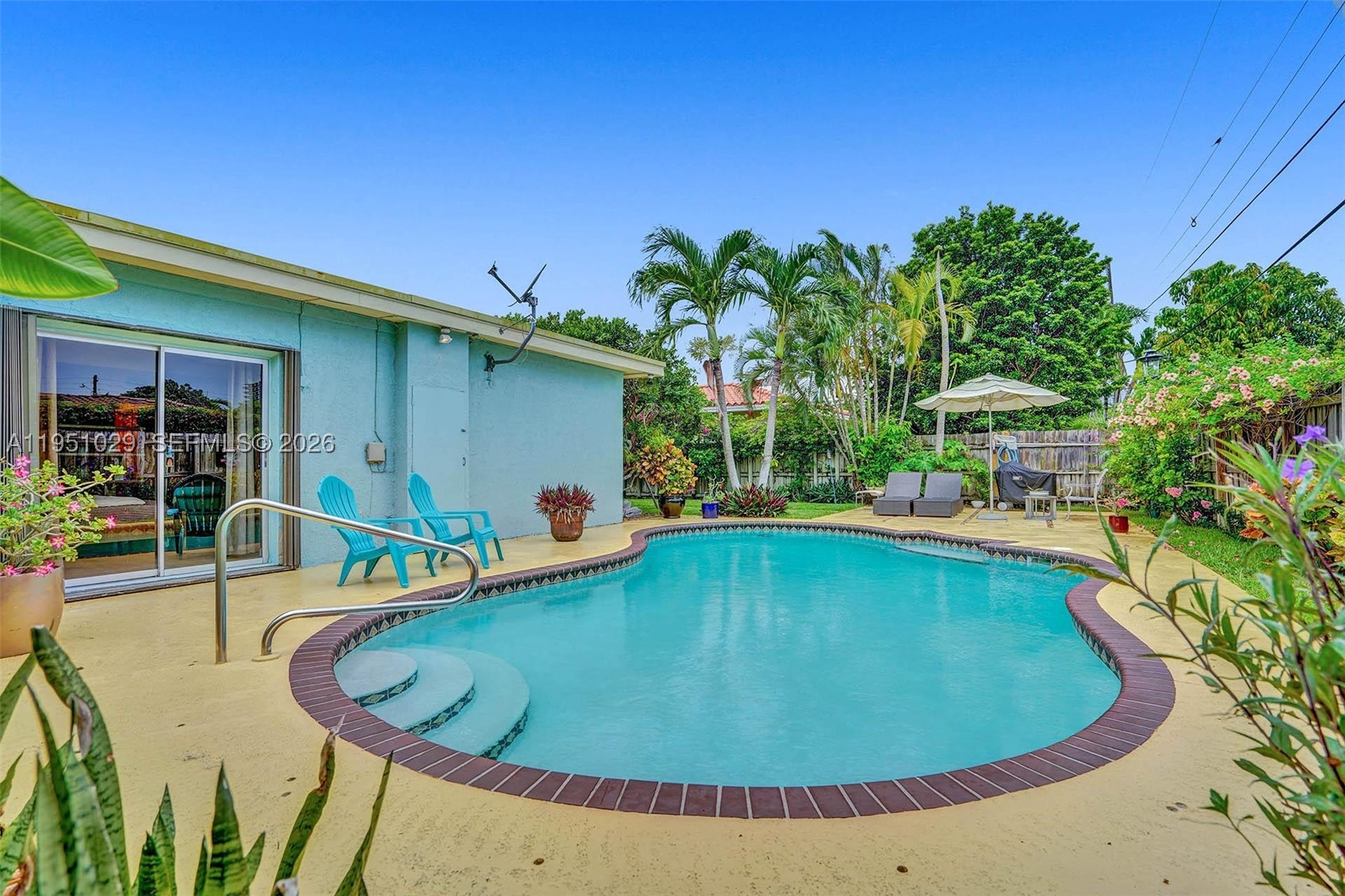 7525 W Treasure Dr, North Bay Village FL 33141