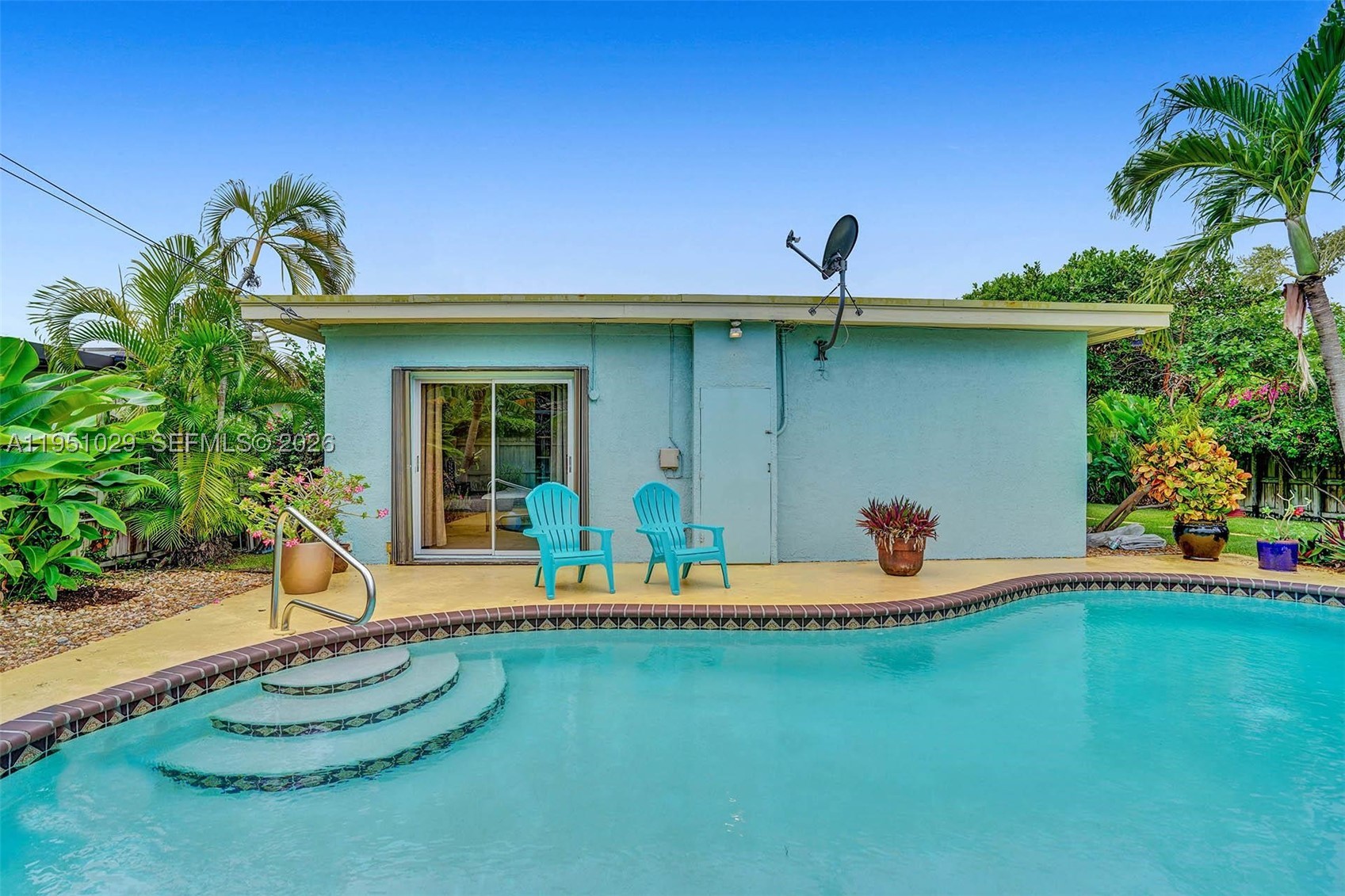 7525 W Treasure Dr, North Bay Village FL 33141