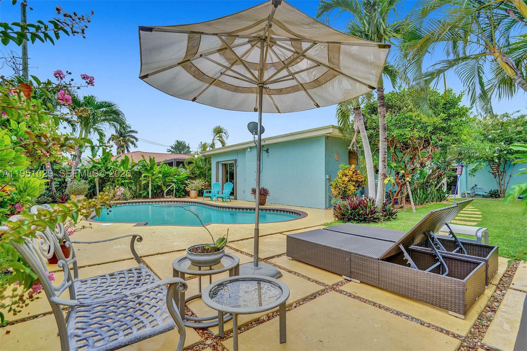 7525 W Treasure Dr, North Bay Village FL 33141