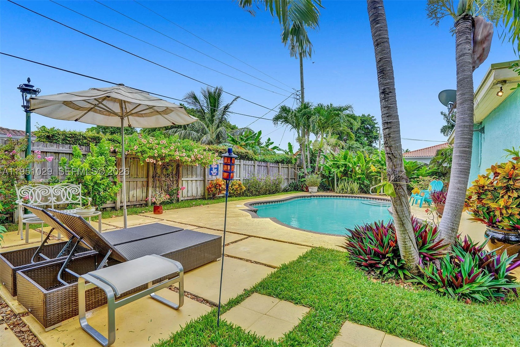 7525 W Treasure Dr, North Bay Village FL 33141