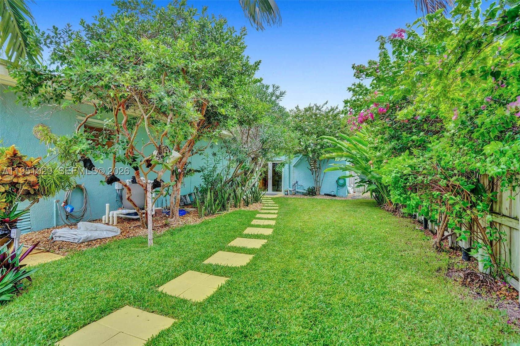 7525 W Treasure Dr, North Bay Village FL 33141