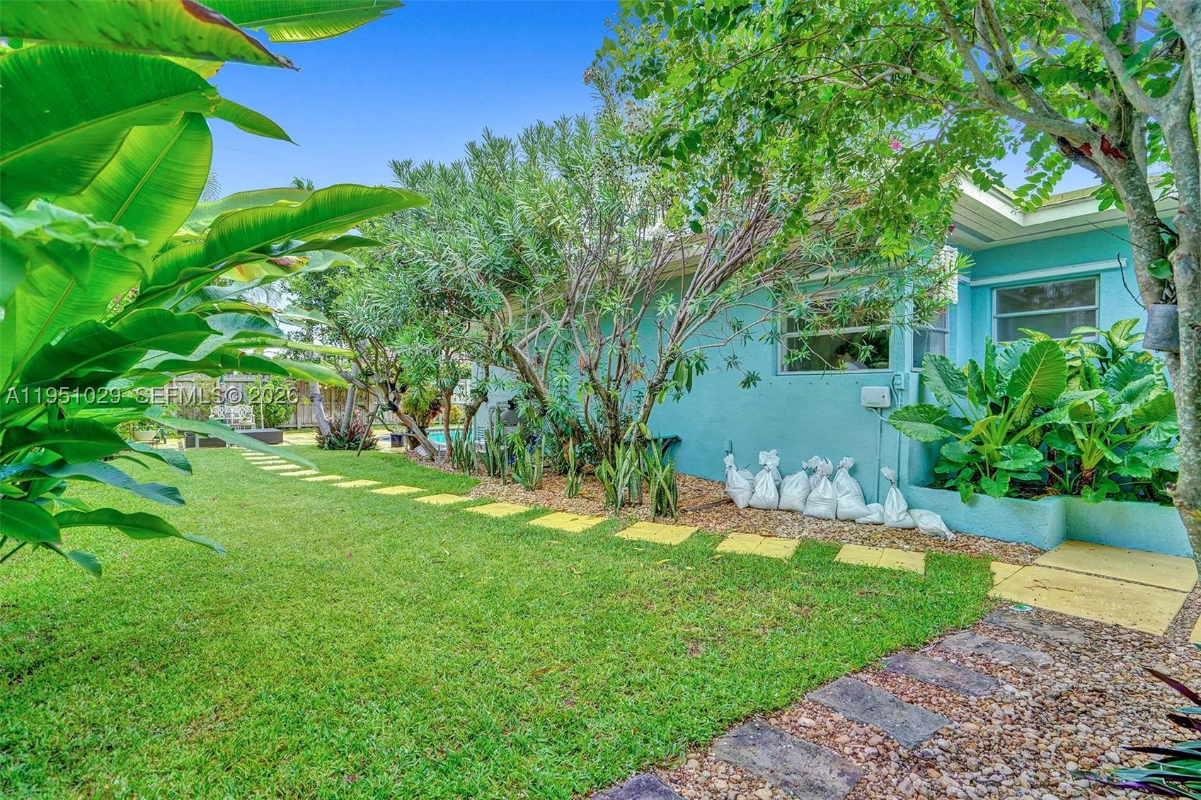 7525 W Treasure Dr, North Bay Village FL 33141