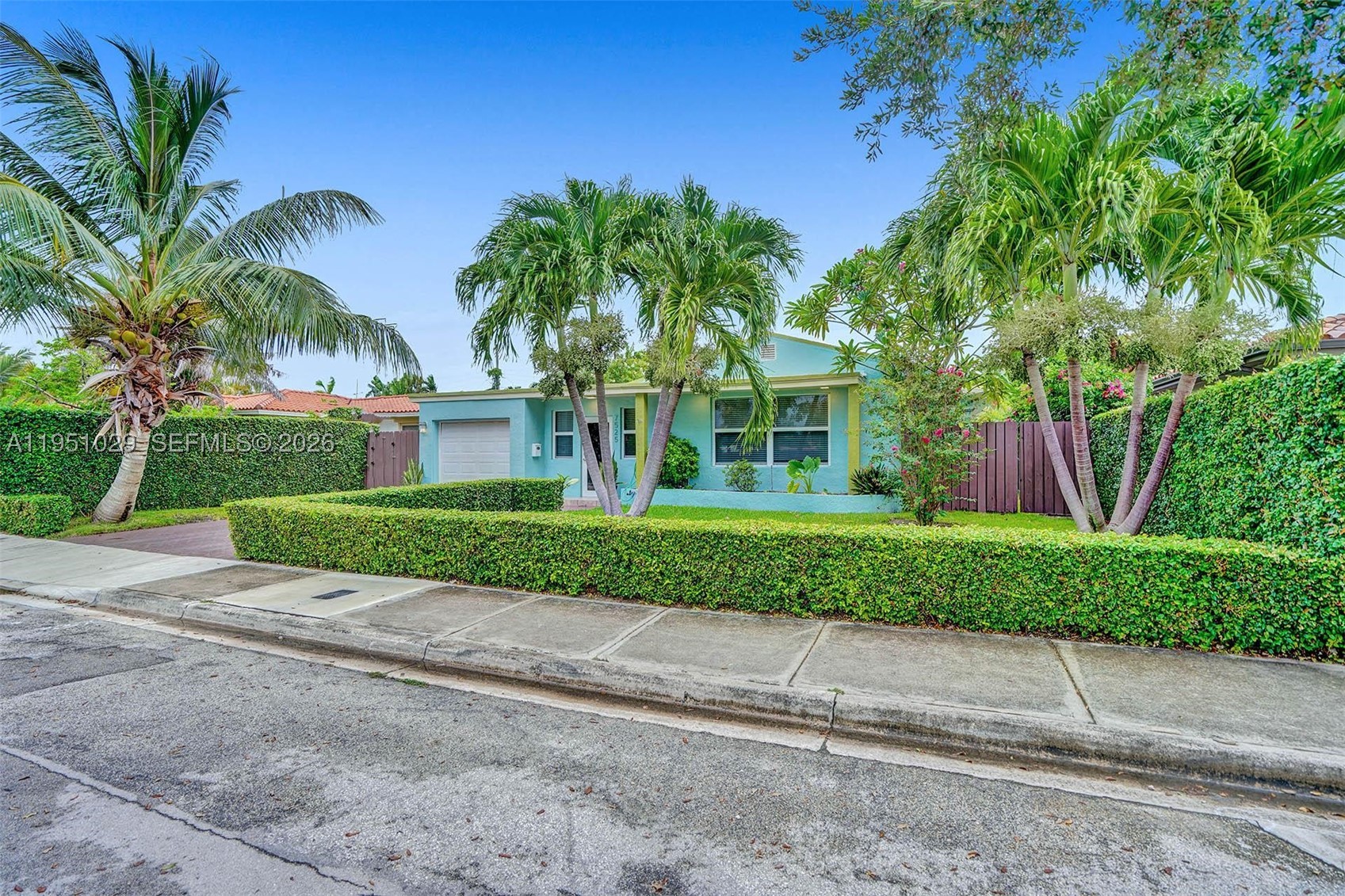 7525 W Treasure Dr, North Bay Village FL 33141