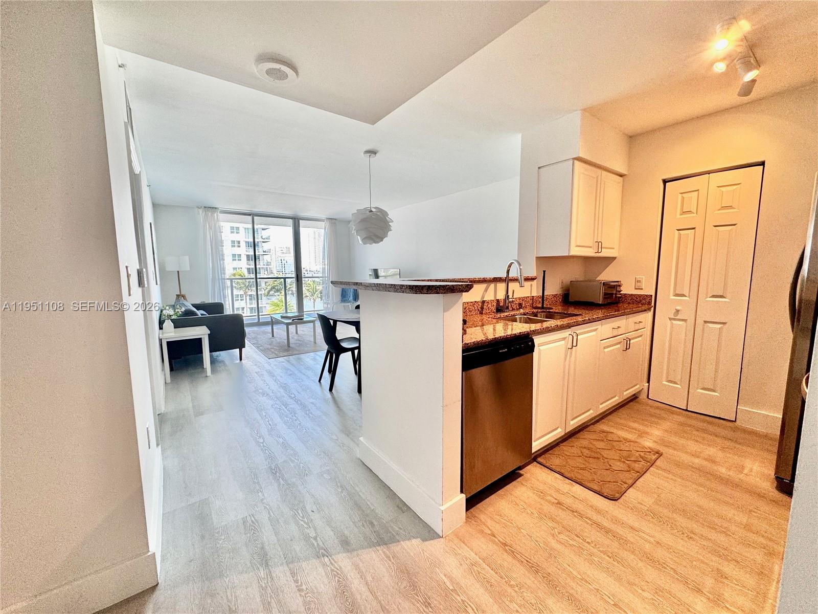 1155 Brickell Bay Dr #906, Miami FL 33131