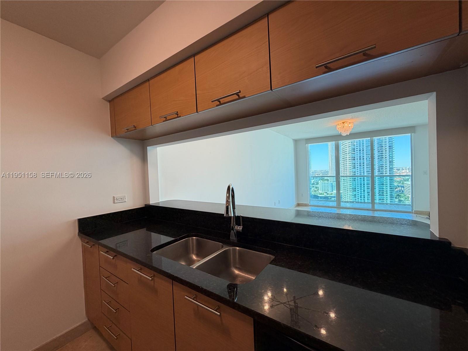 31 SE 5th St #3009, Miami FL 33131