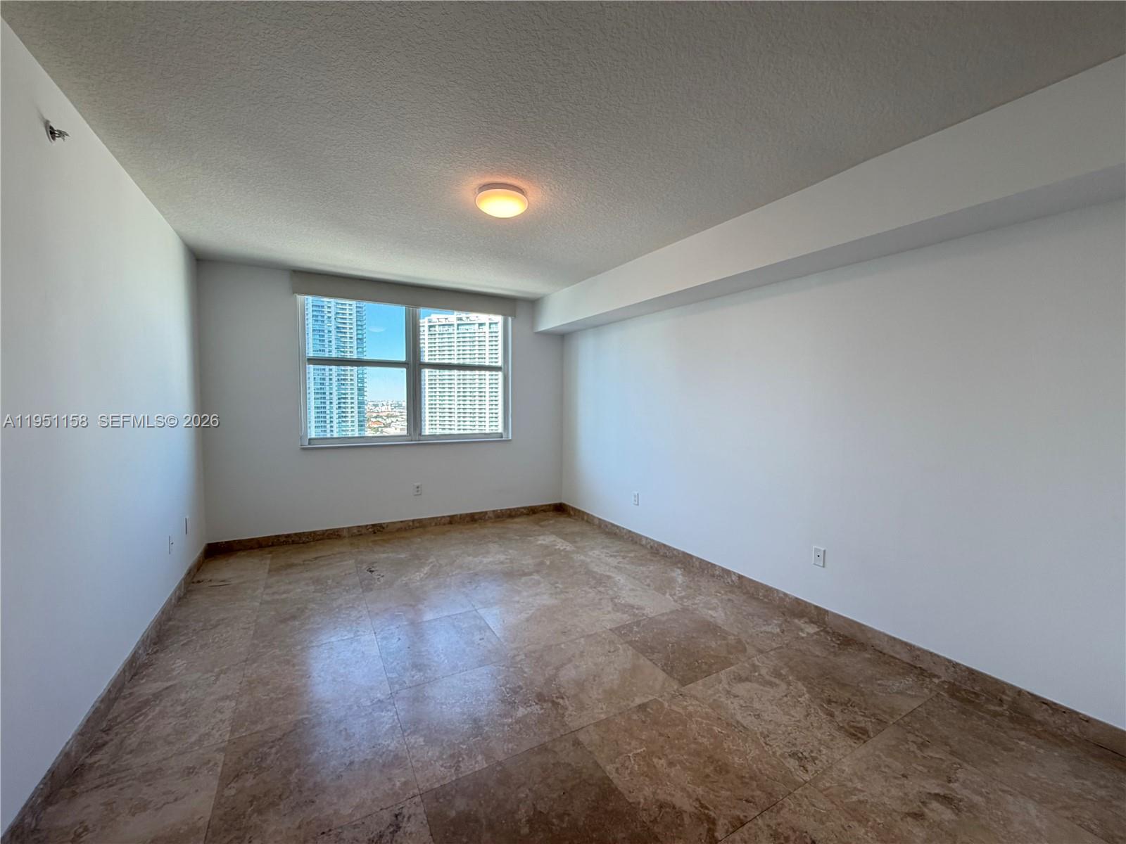 31 SE 5th St #3009, Miami FL 33131