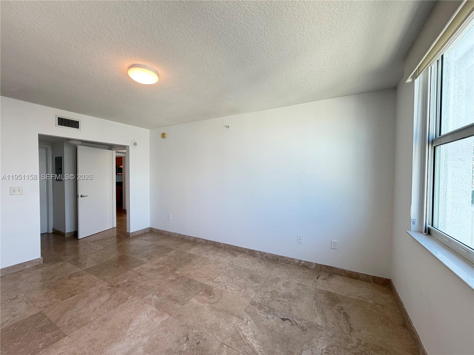 31 SE 5th St #3009, Miami FL 33131