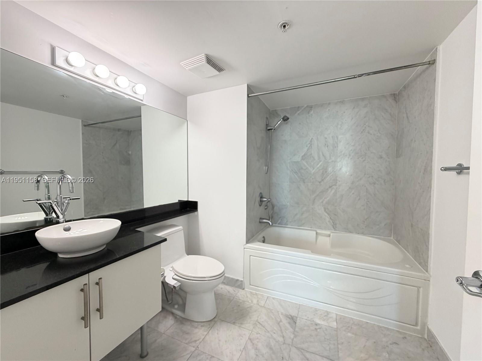 31 SE 5th St #3009, Miami FL 33131