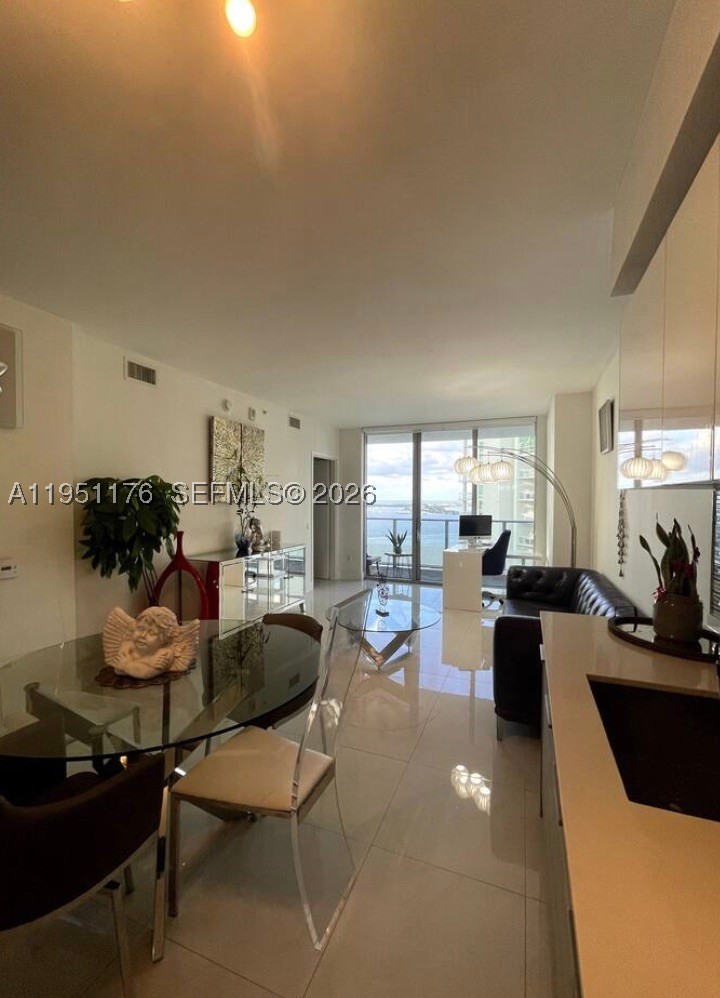 1300 Brickell Bay Dr #2405, Miami FL 33131