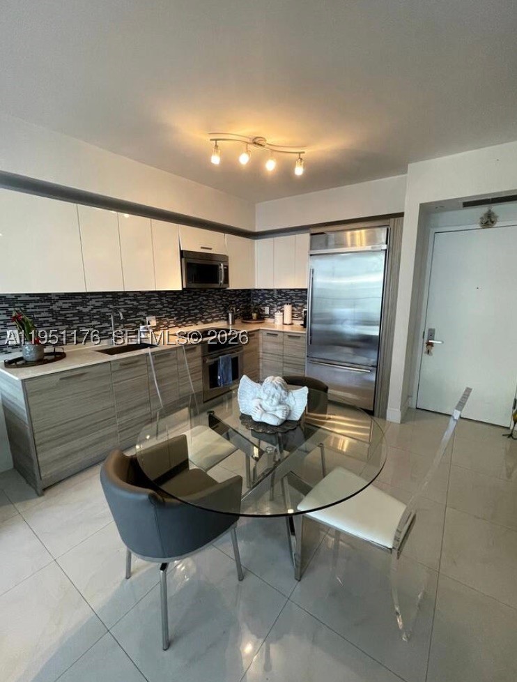 1300 Brickell Bay Dr #2405, Miami FL 33131