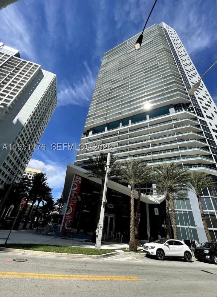 1300 Brickell Bay Dr #2405, Miami FL 33131