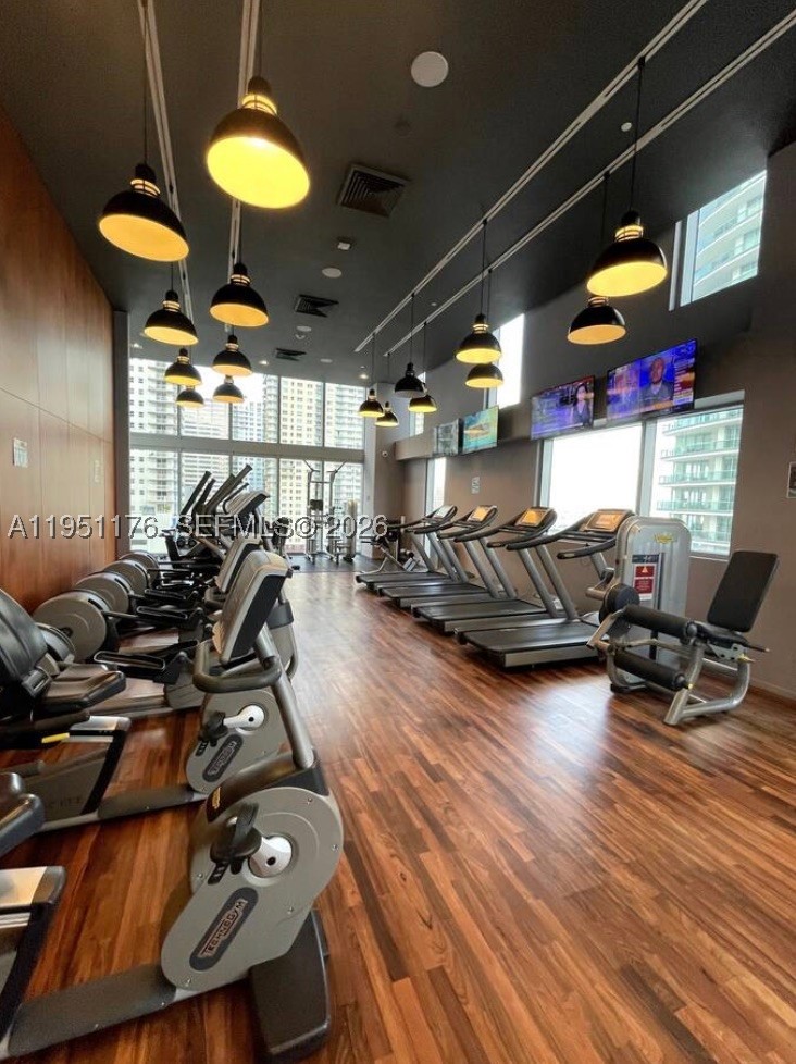 1300 Brickell Bay Dr #2405, Miami FL 33131