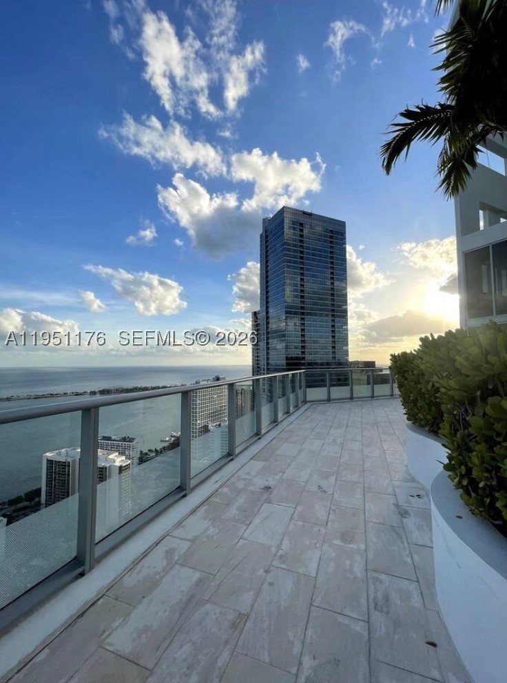 1300 Brickell Bay Dr #2405, Miami FL 33131