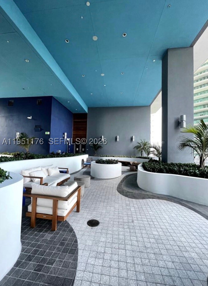 1300 Brickell Bay Dr #2405, Miami FL 33131