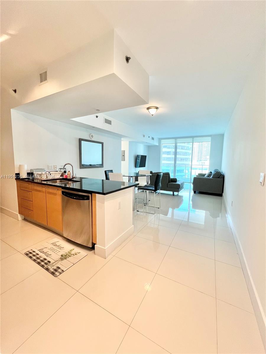 950 Brickell Bay Dr #1101, Miami FL 33131