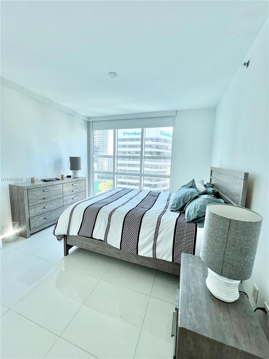 950 Brickell Bay Dr #1101, Miami FL 33131