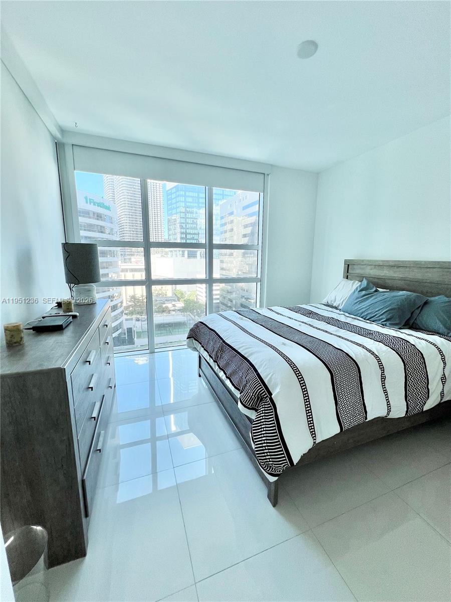 950 Brickell Bay Dr #1101, Miami FL 33131