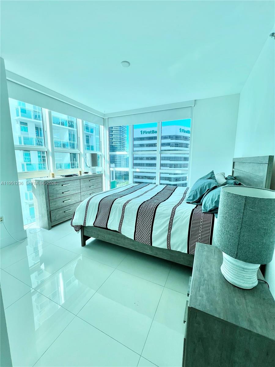 950 Brickell Bay Dr #1101, Miami FL 33131