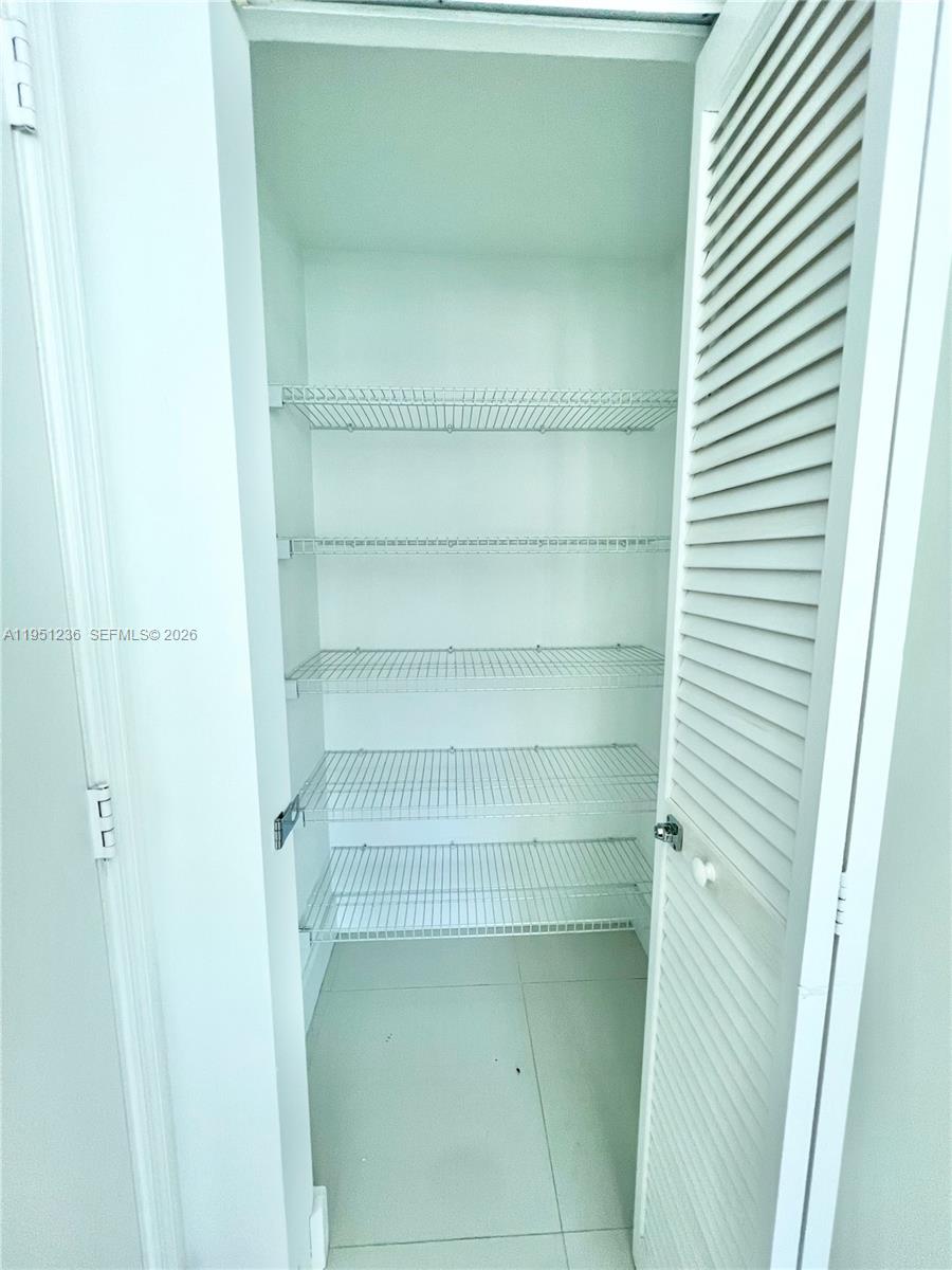 950 Brickell Bay Dr #1101, Miami FL 33131