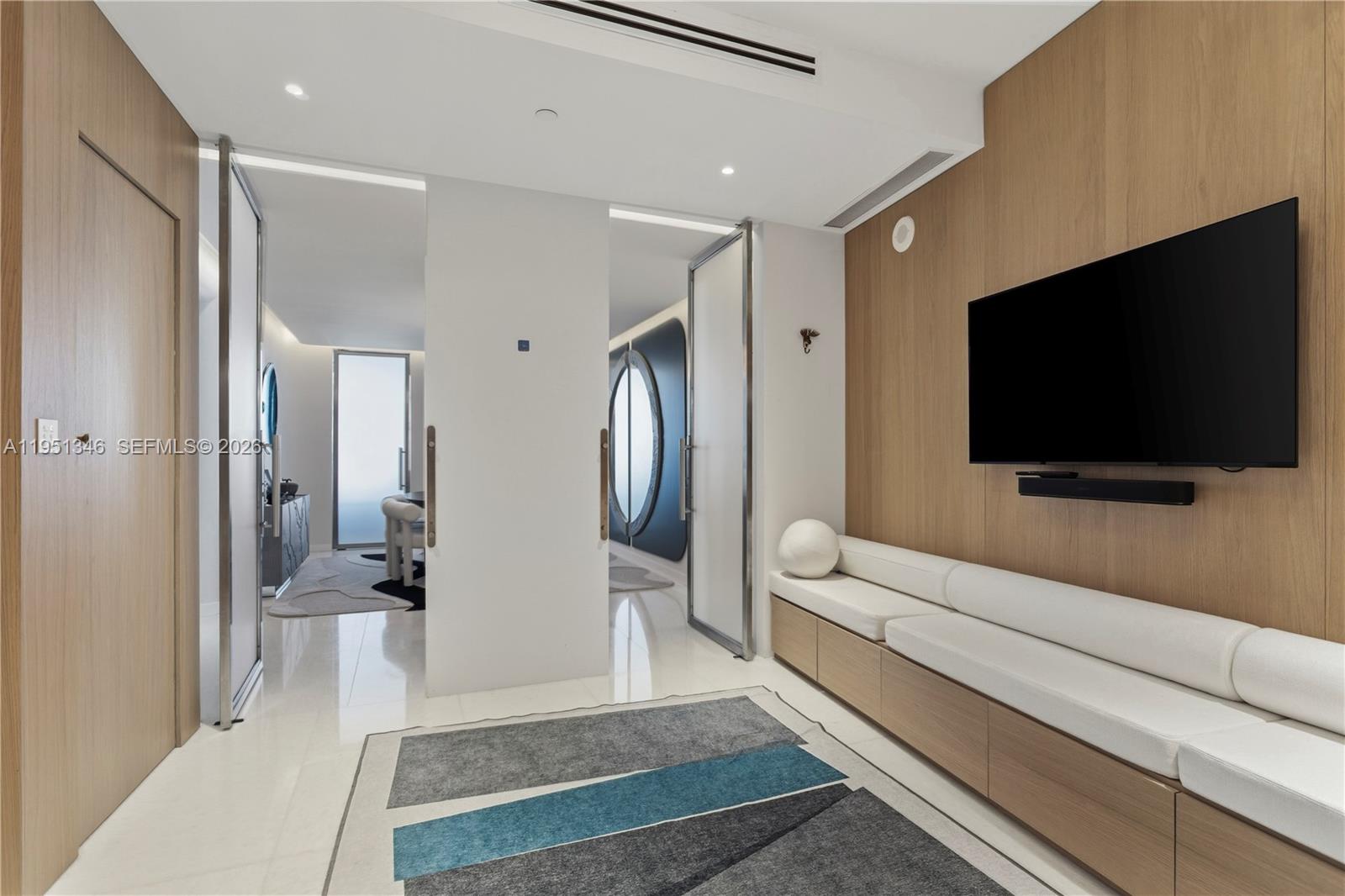 851 NE 1st Ave #3411, Miami FL 33132