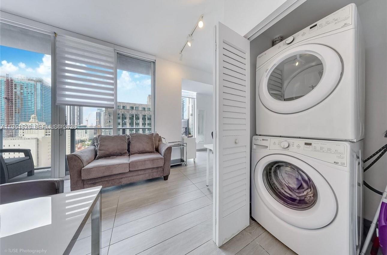 151 SE 1st St #1706, Miami FL 33131