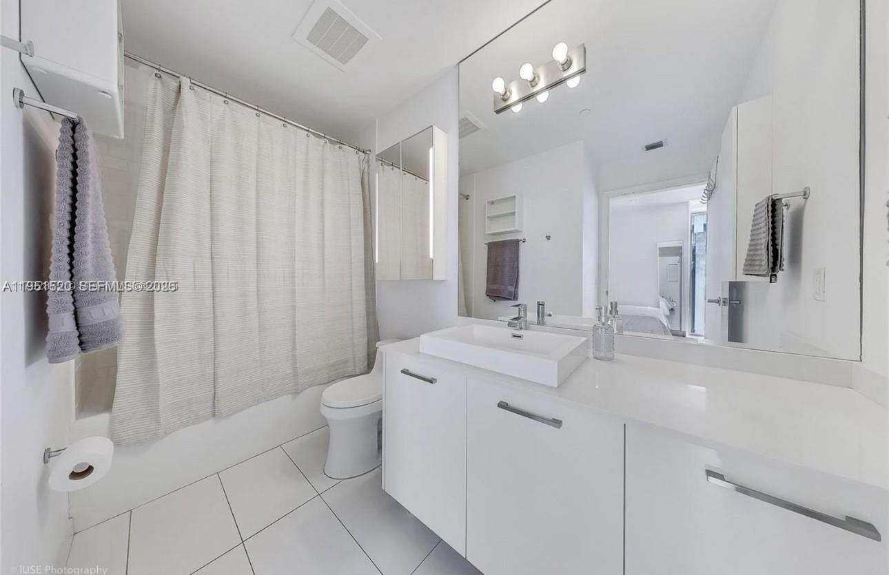 151 SE 1st St #1706, Miami FL 33131