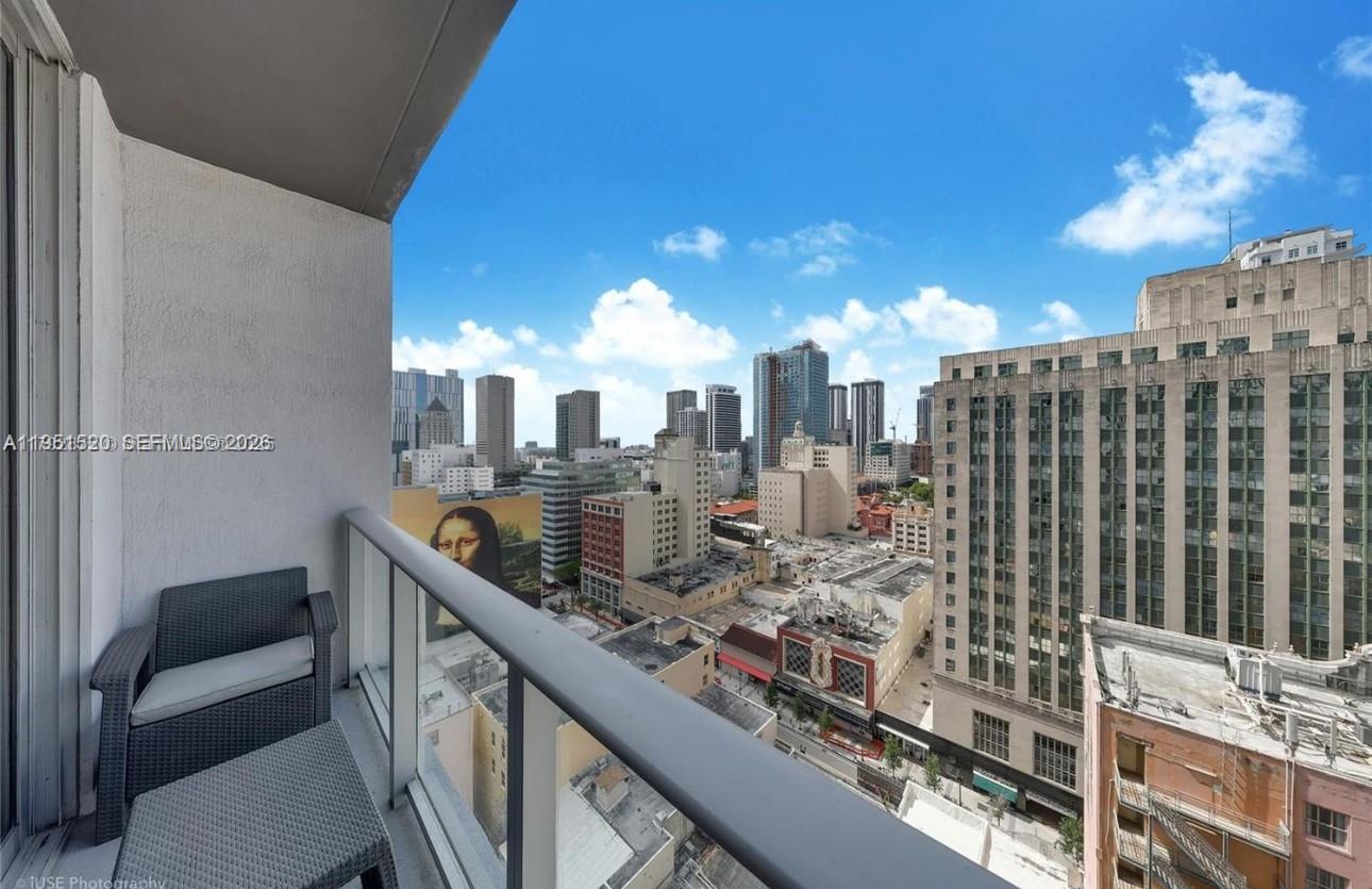 151 SE 1st St #1706, Miami FL 33131
