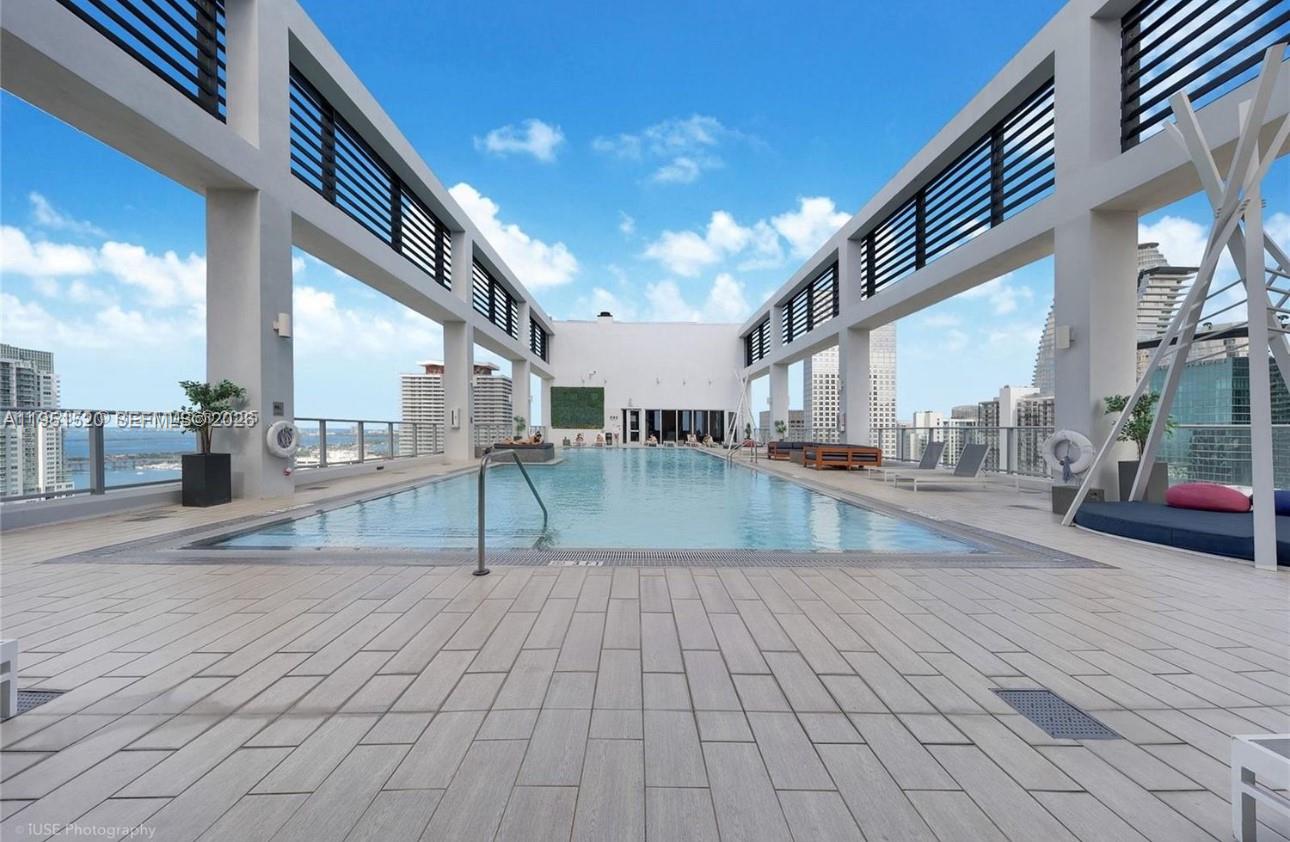 151 SE 1st St #1706, Miami FL 33131