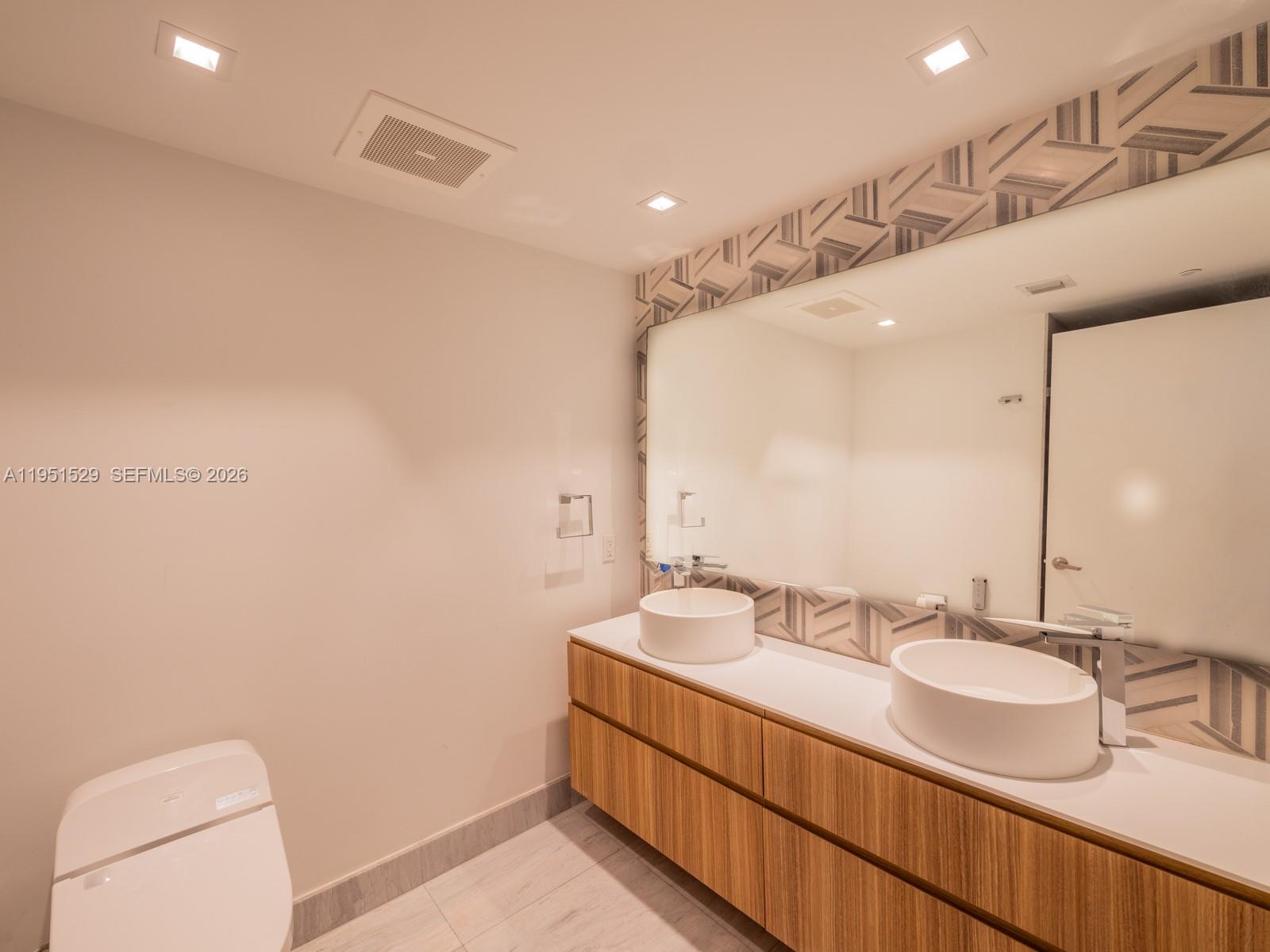 465 Brickell Ave #2304, Miami FL 33131