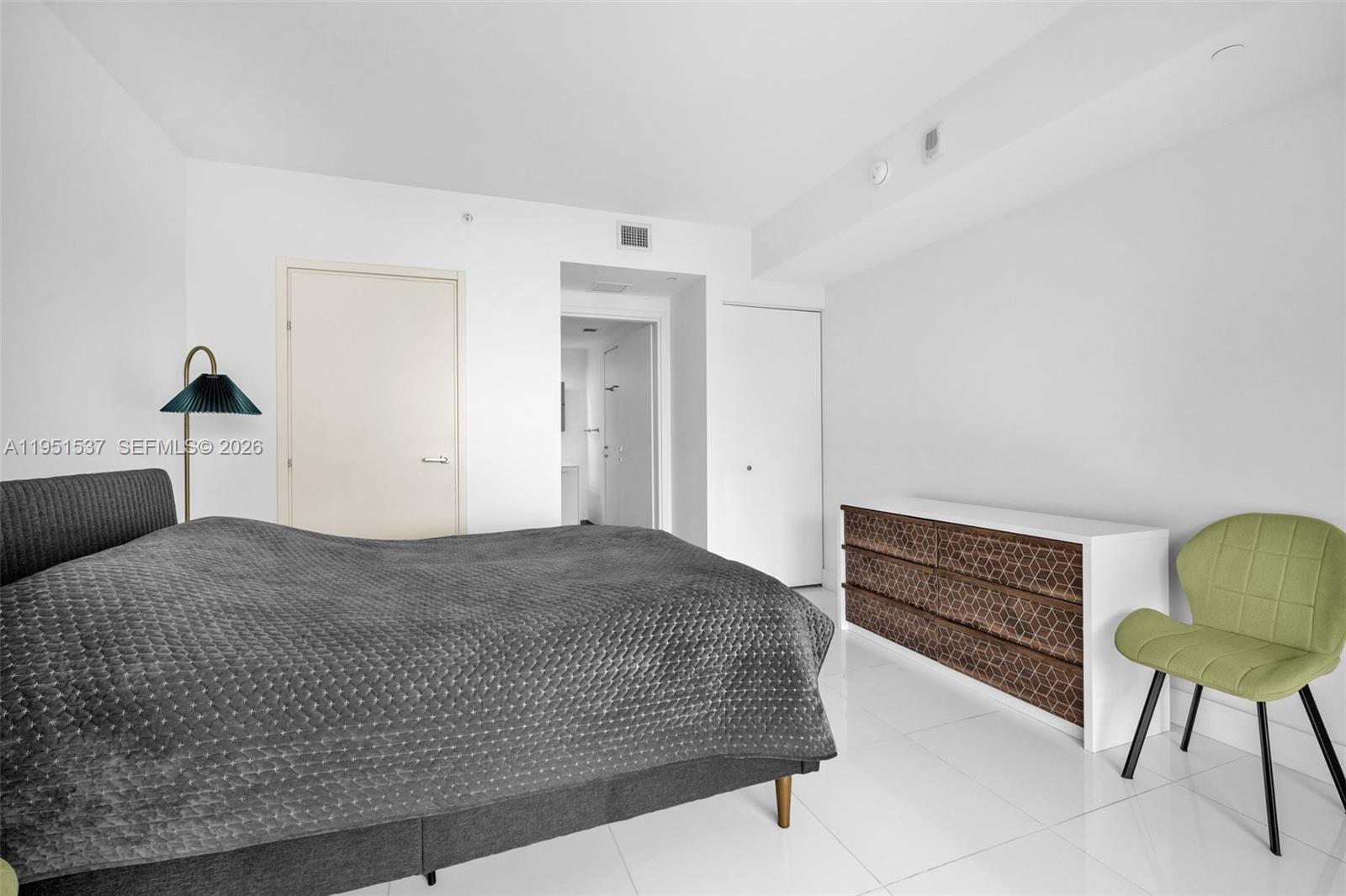 1300 Brickell Bay Dr #2507, Miami FL 33131