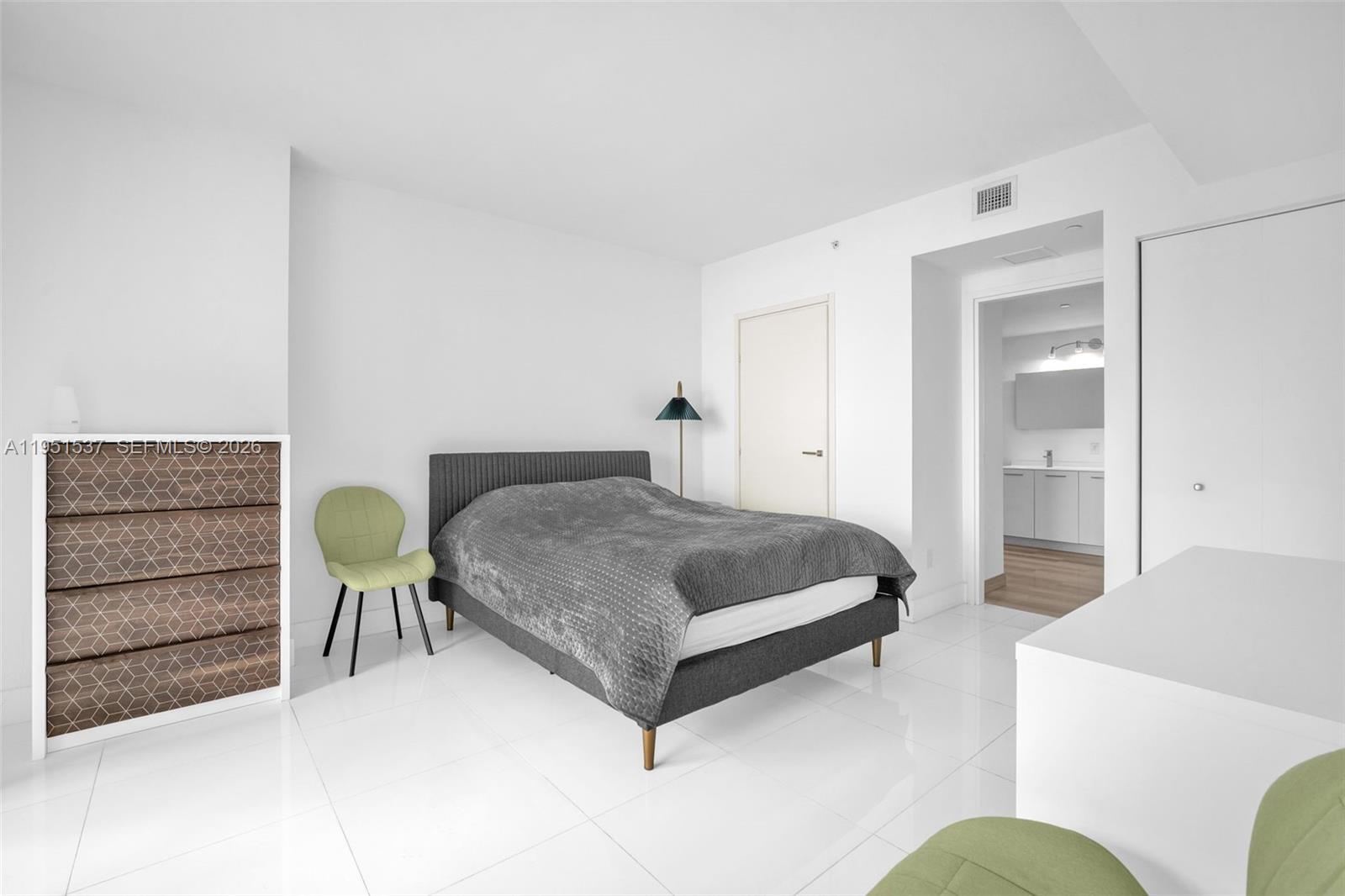 1300 Brickell Bay Dr #2507, Miami FL 33131