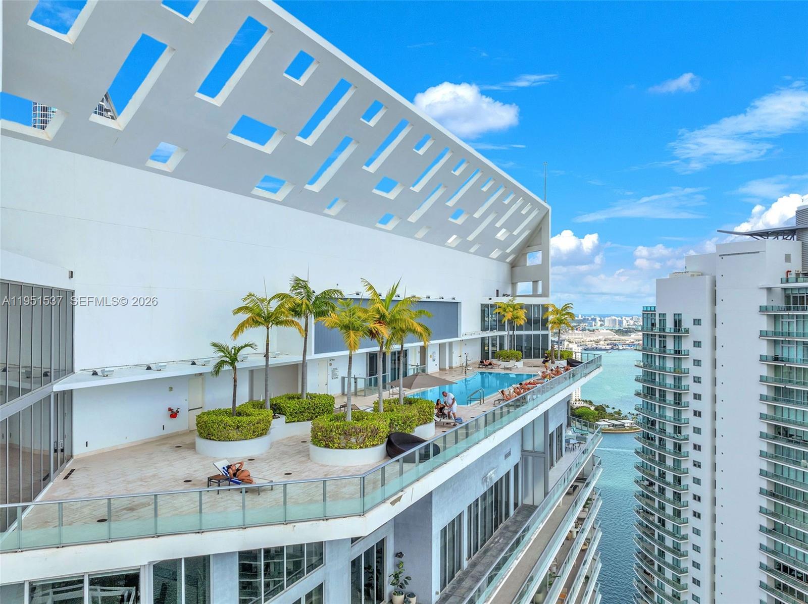 1300 Brickell Bay Dr #2507, Miami FL 33131