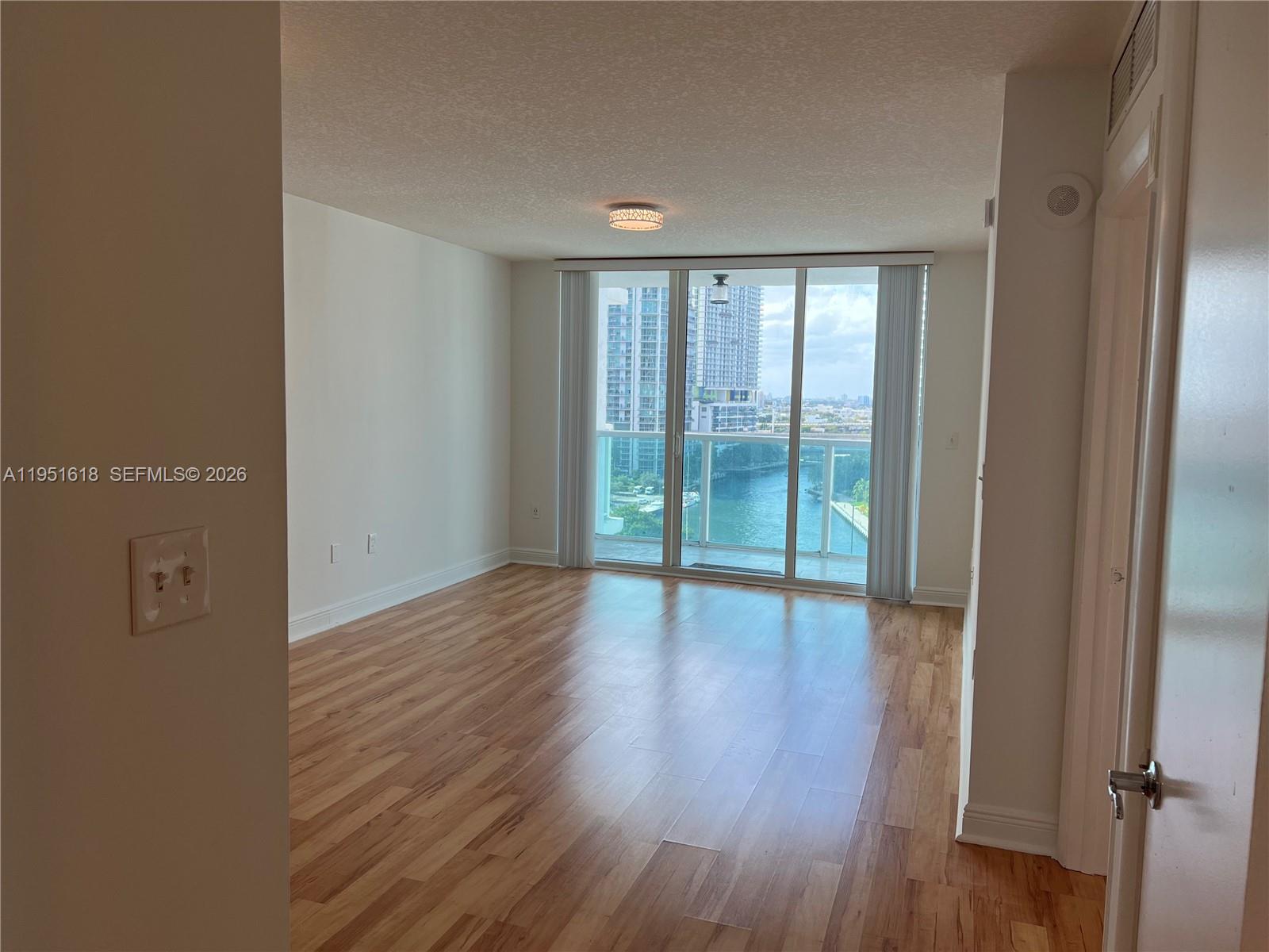 31 SE 5th St #1409, Miami FL 33131