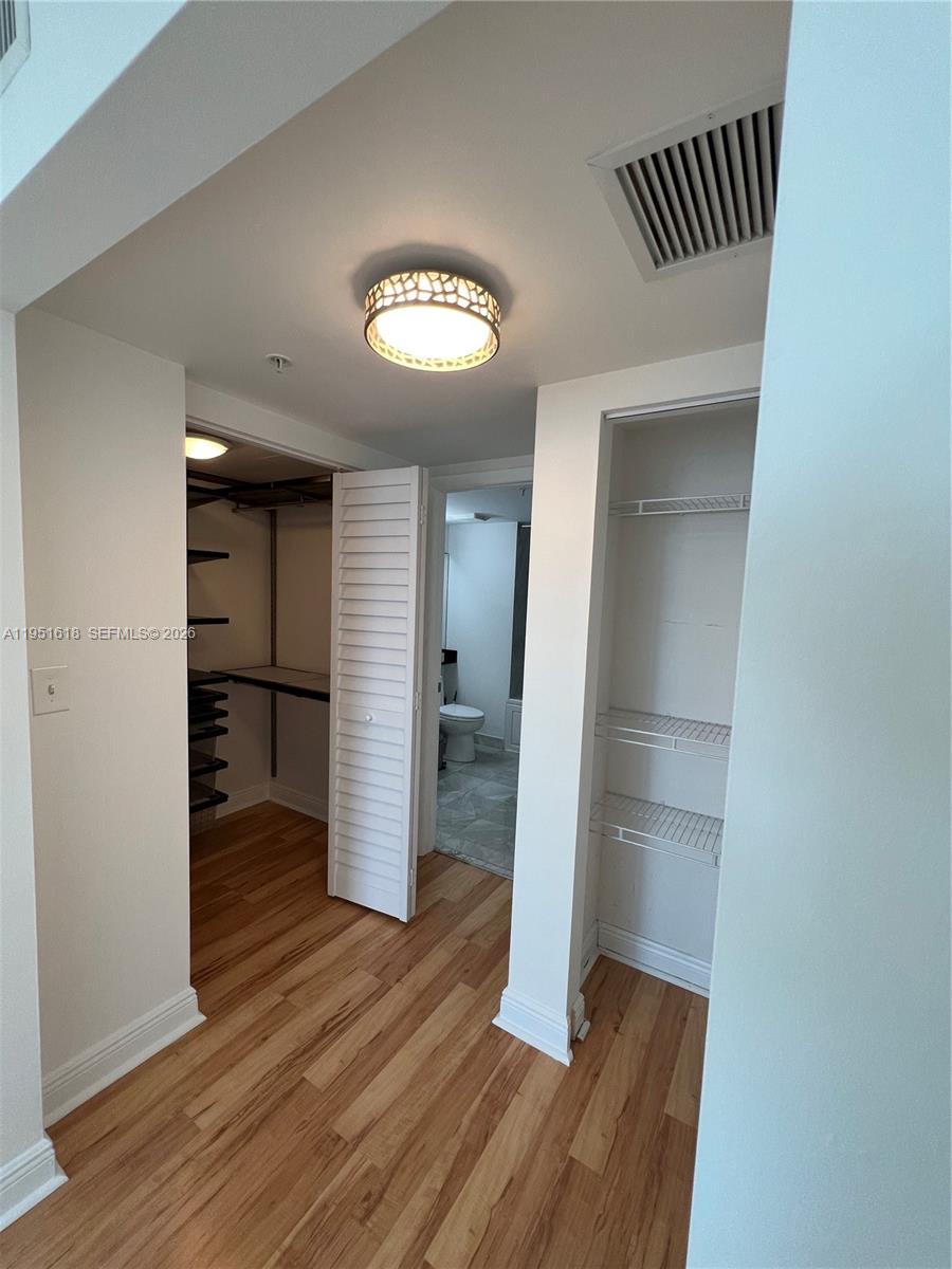 31 SE 5th St #1409, Miami FL 33131