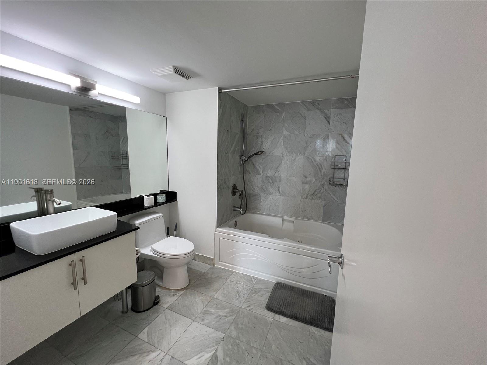 31 SE 5th St #1409, Miami FL 33131