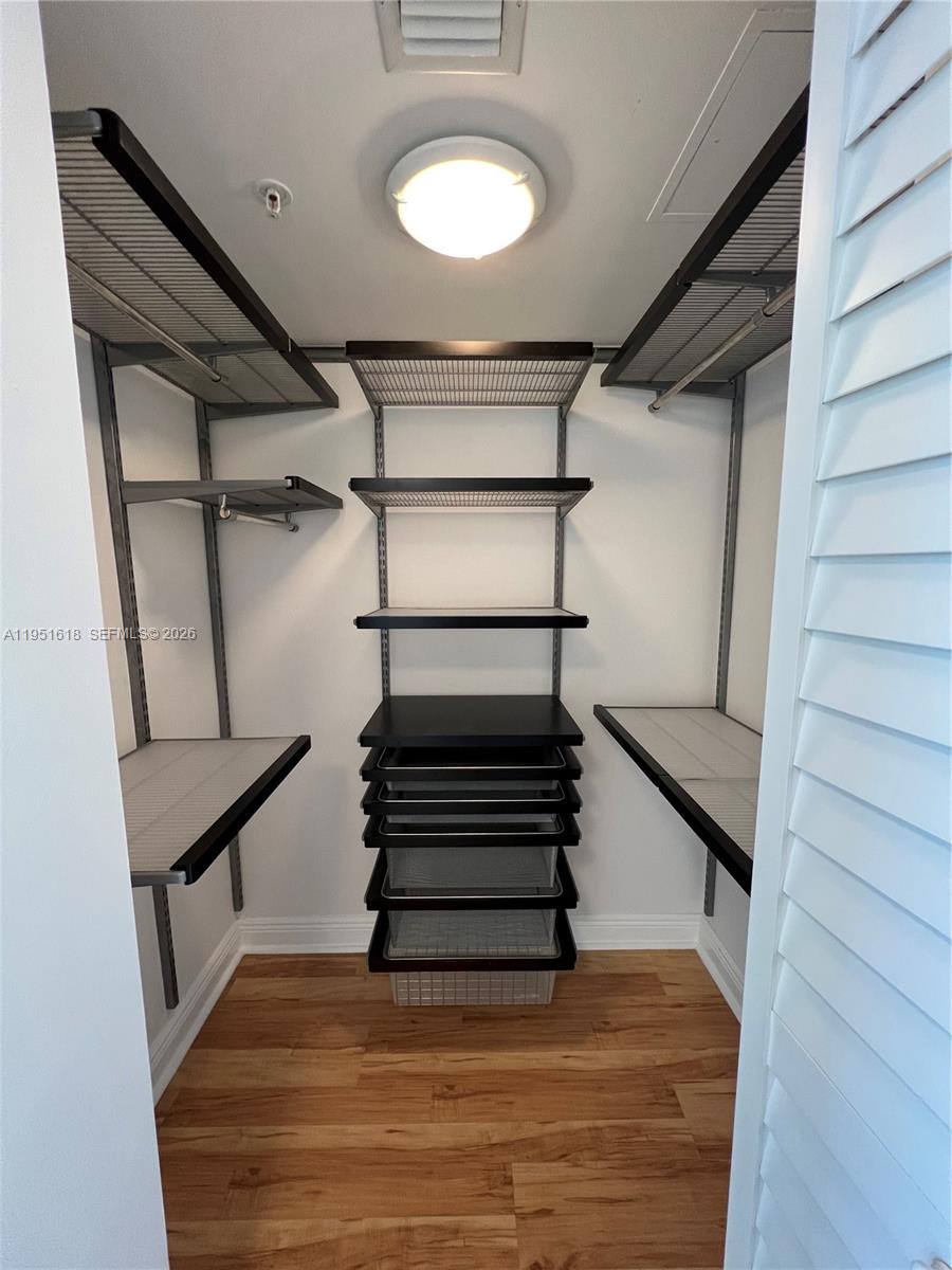31 SE 5th St #1409, Miami FL 33131