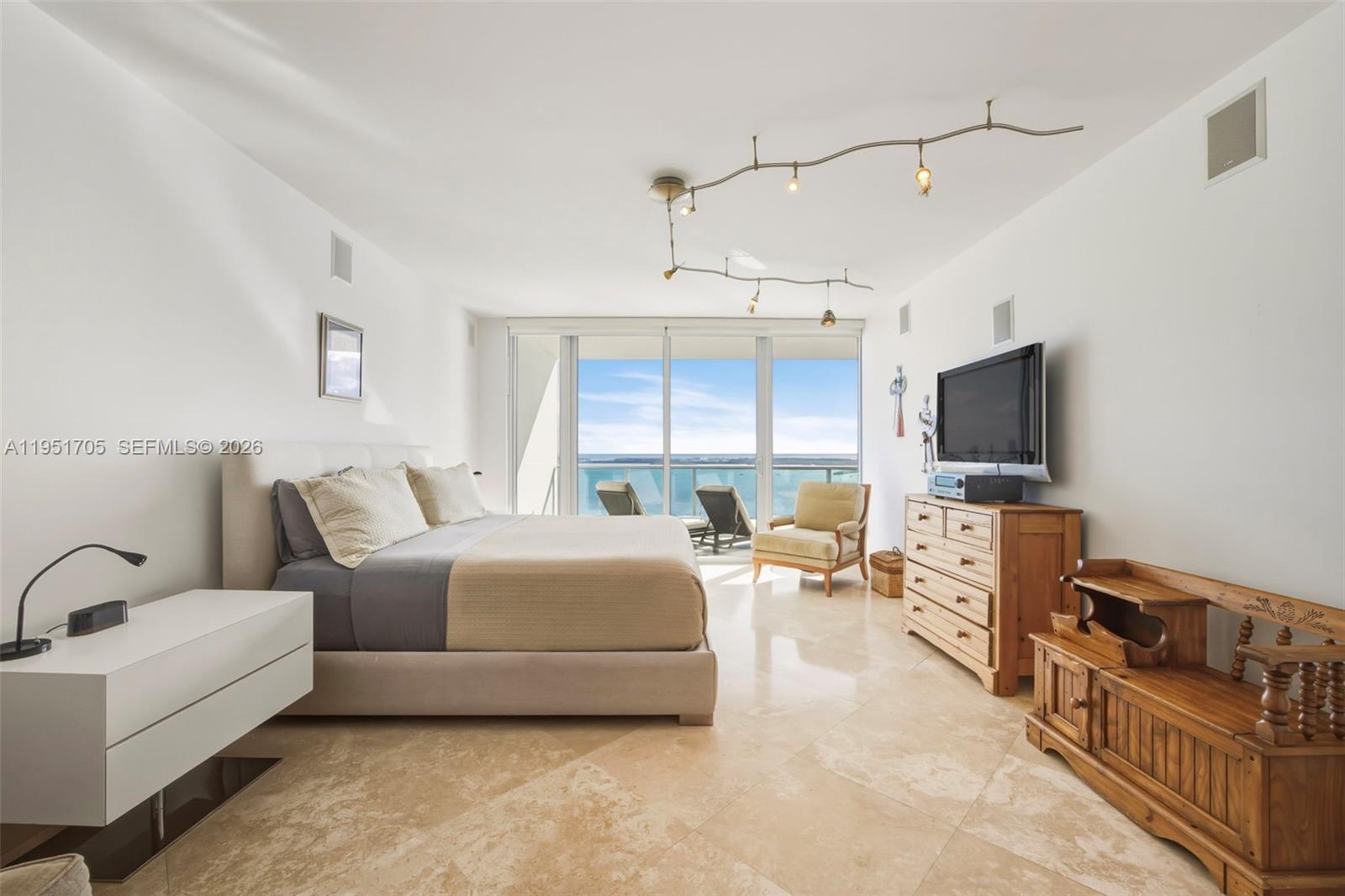 1331 Brickell Bay Dr #2807, Miami FL 33131